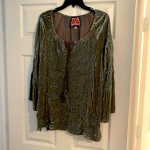 Johnny Was present top  size L no odor